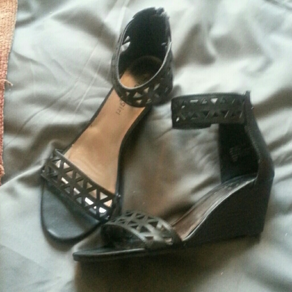 Madden Girl Black Ankle Wedges